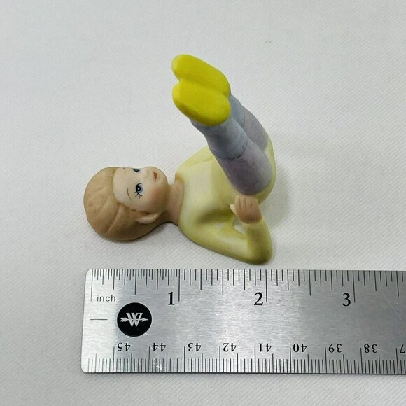 Vintage Lefton Ballet Dancer Ballerina Figurine Dancing Girl Leg Stretch 07704 - Picture 9 of 12